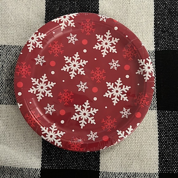 Christmas Paper Plates and Napkins - Picture 3 of 4